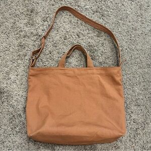 BAGGU Horizontal Duck Bag Crossbody In Honey Brown